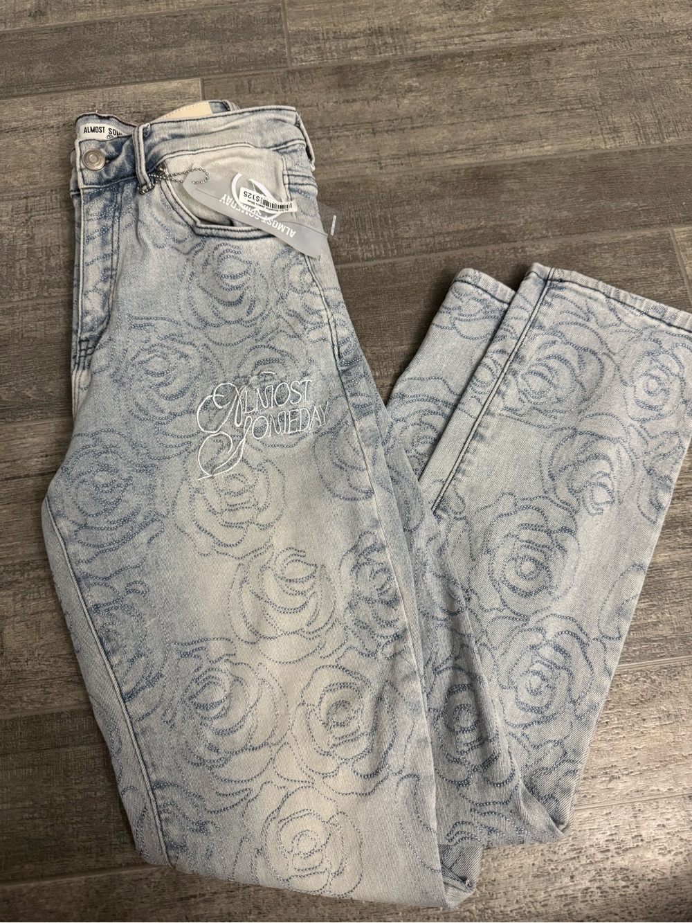 Almost Famous Light Wash Rose-Print Skinny Jeans
